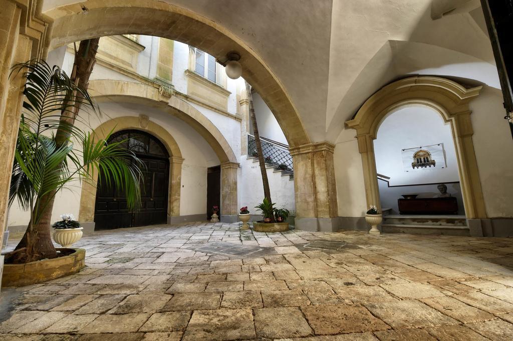 Palazzo Guido Bed & Breakfast Lecce Exterior photo