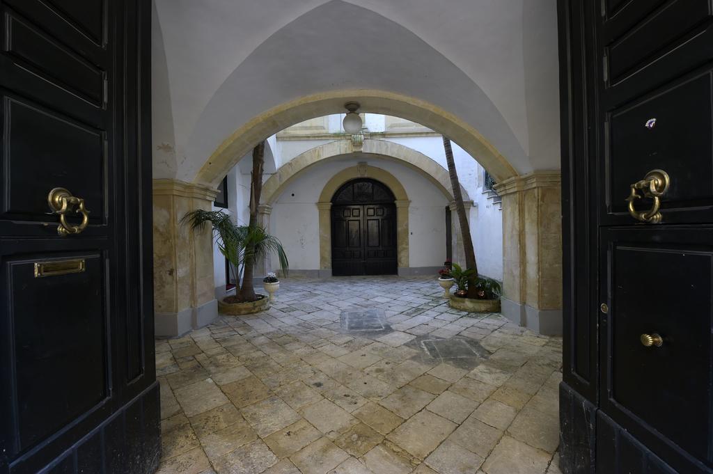 Palazzo Guido Bed & Breakfast Lecce Exterior photo