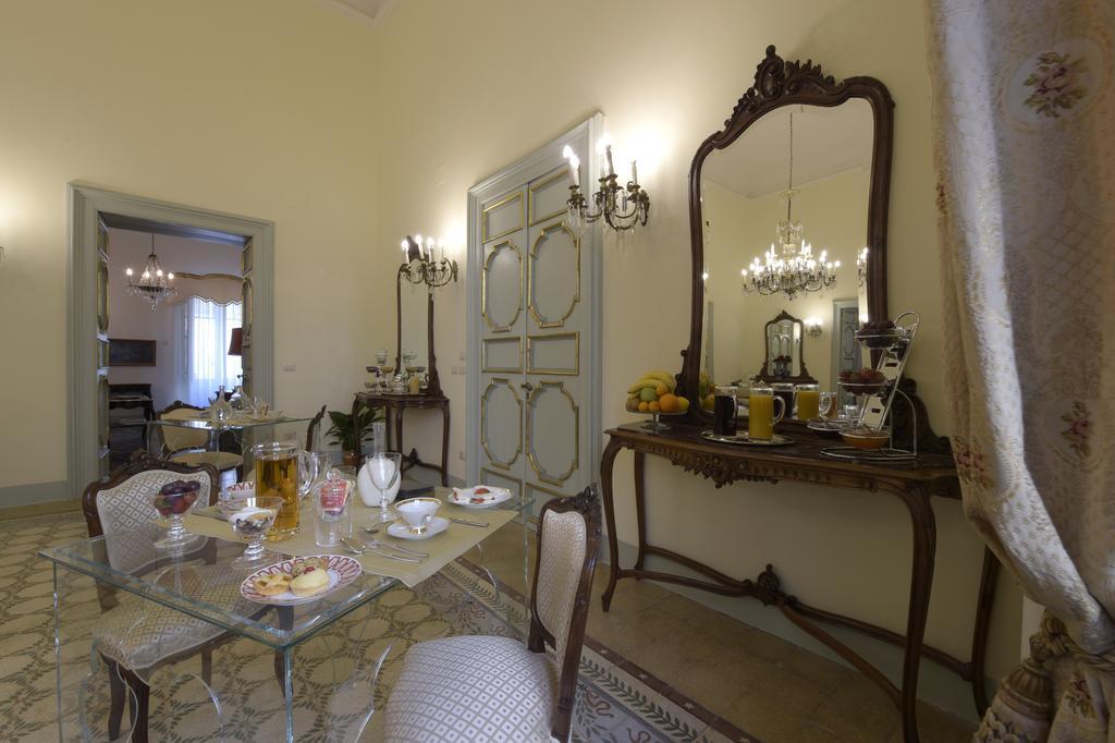 Palazzo Guido Bed & Breakfast Lecce Exterior photo